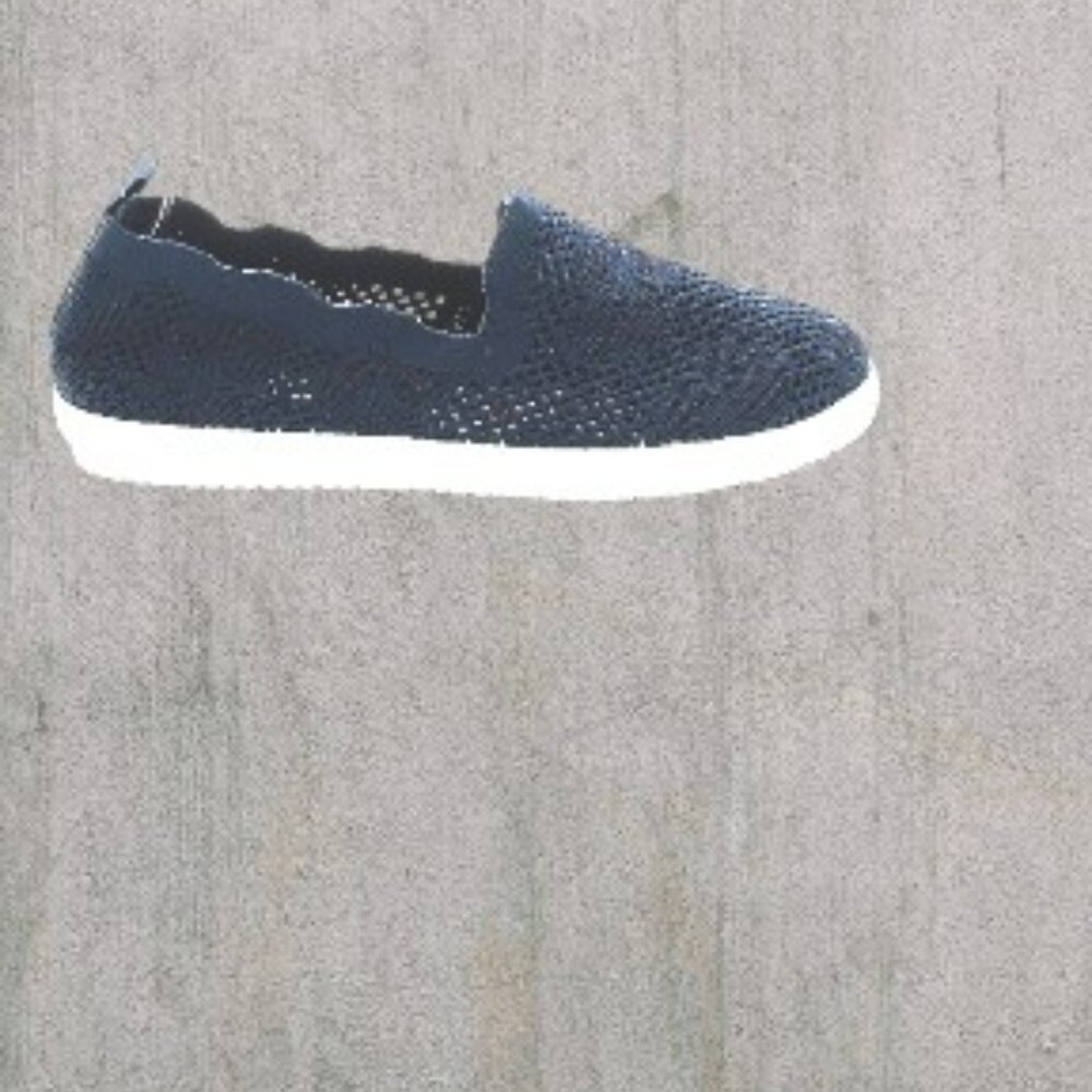 Tommy Bahama Navy Blue Embroidered Cut Outs Slip on Casual Shoes in Size 7.5 - Picture 2 of 5